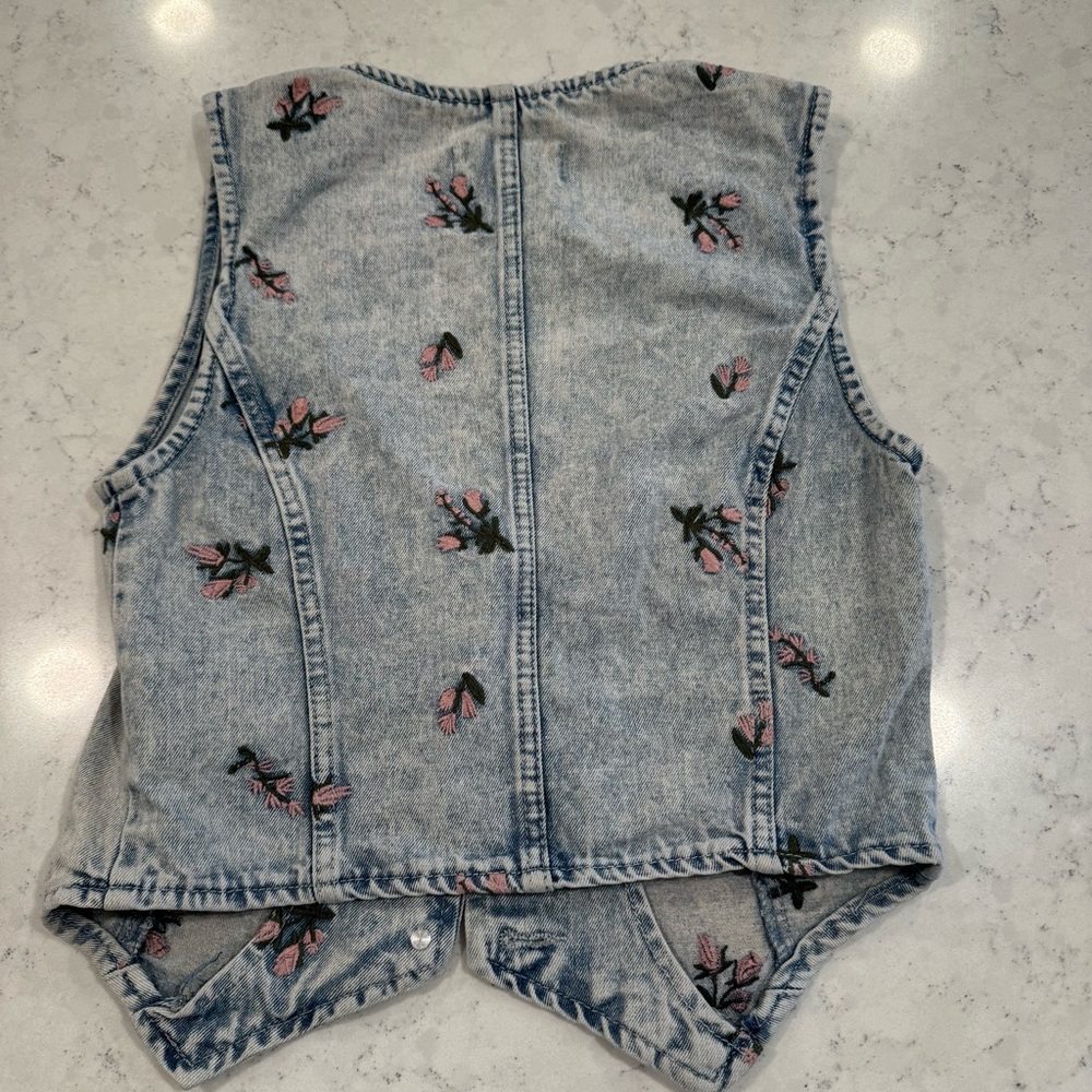 Stoosh Vintage Denim by 26 International Embroidered Floral Vest Pink Flowers - Picture 7 of 10